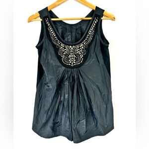 Black top with diamond detailing.